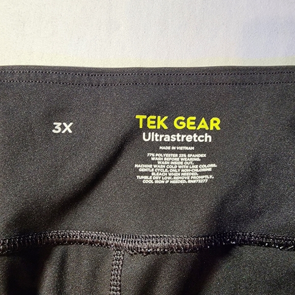 Tek Gear Ultrastretch Black Capri Leggings W/ Pockets - Picture 6 of 6